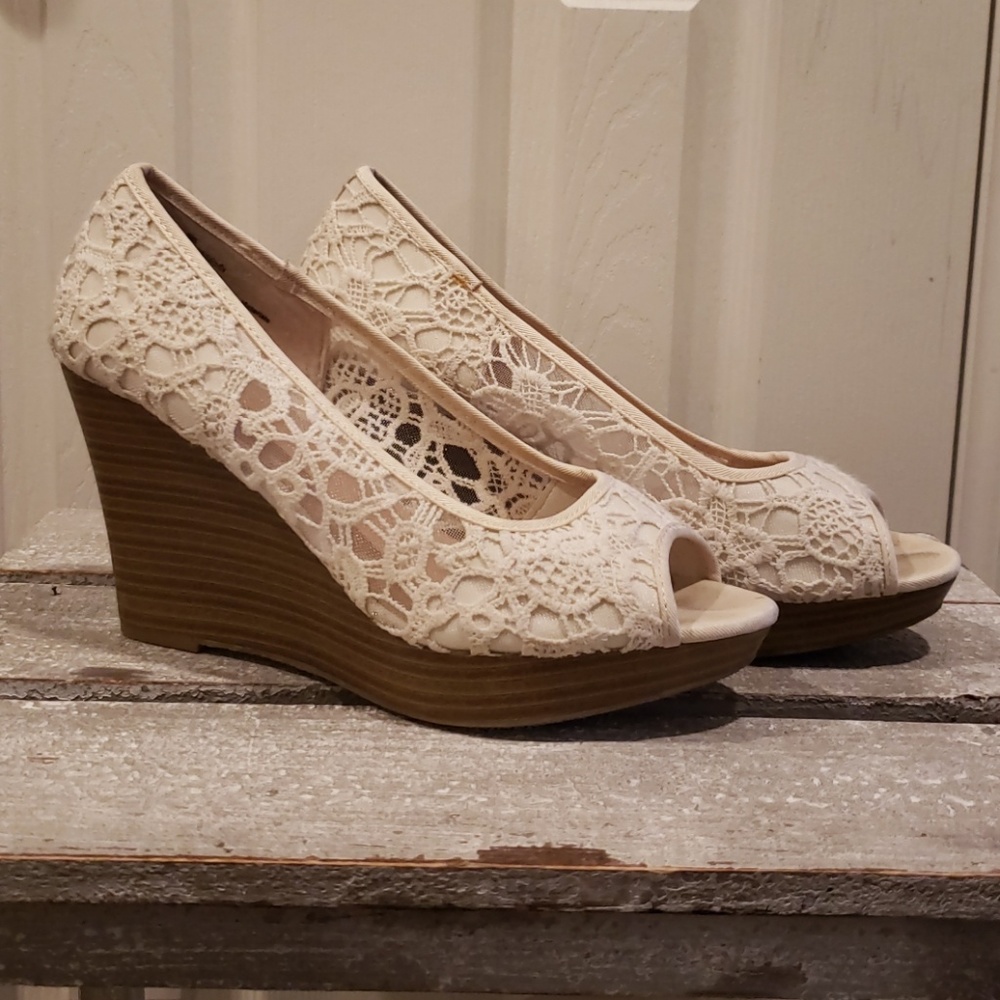 Crochet wedges, peep toe, 8M